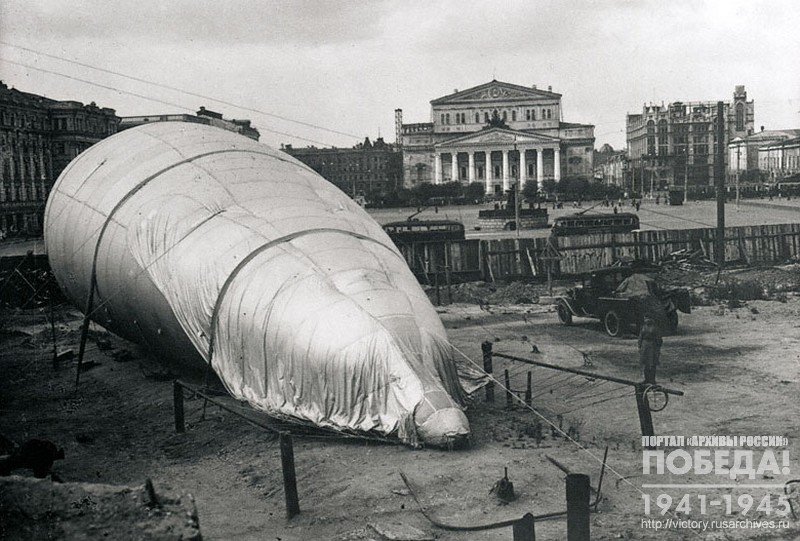 Аэростат на площади Свердлова в Москве