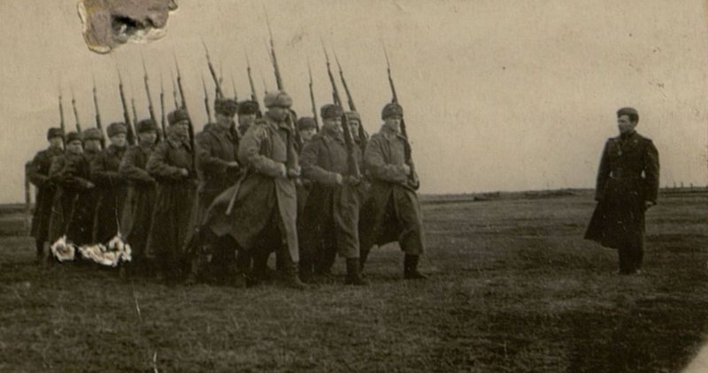 Фотография: На занятиях строевой подготовки
