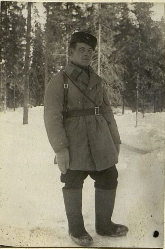 Фотография: Начальник разведки полка Старший лейтенант Эллер Ю.Д., павший смертью храбрых при выполнении боевой операции по захвату "языка"