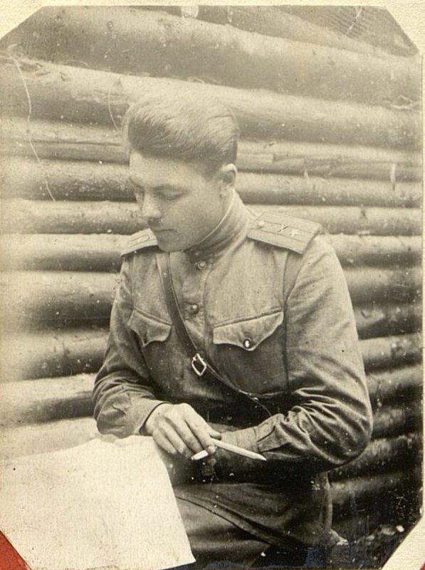 Image: Chief of artillery regiment Major Voloshin