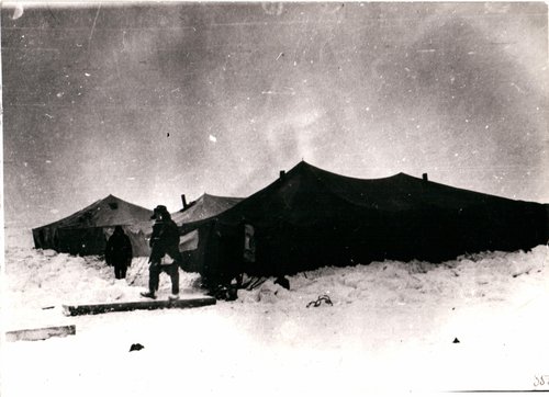 Один из обогревательных пунктов на "Дороге жизни". Зима 1941-1942 гг.