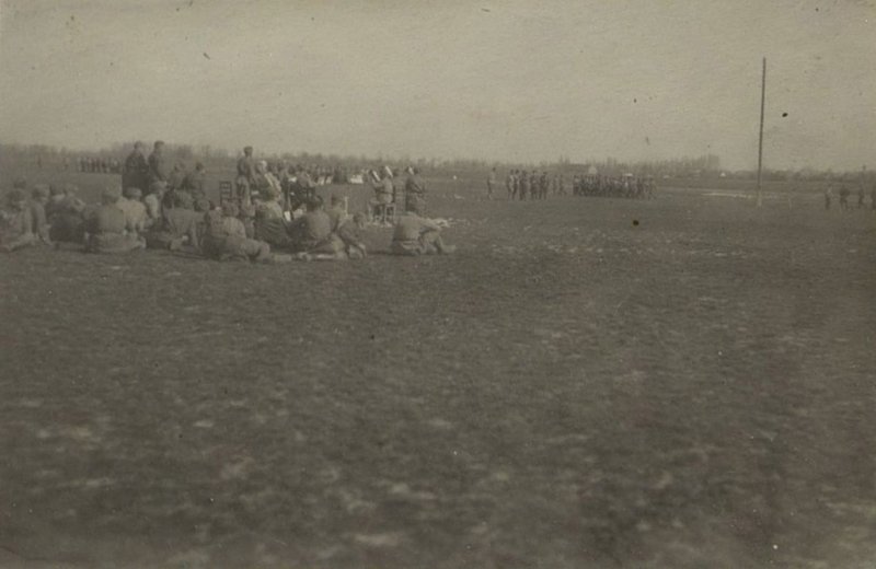Image: Military parade of the wounded and sick of the hospital