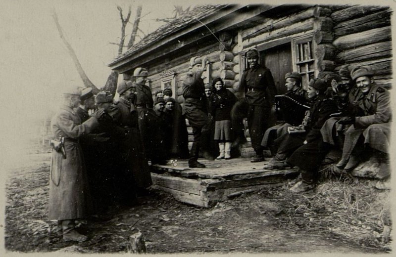 Фотография: Кружок красноармейской самодеятельности части майора Сизых