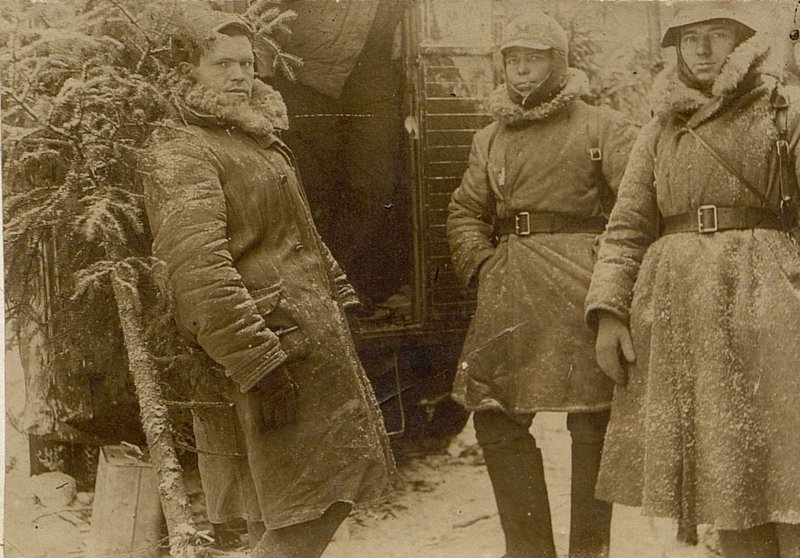 Фотография: Бывшие командиры и политработники ГАП. у штабной машины. Слева Волчанский Н.Е. 1939 г.