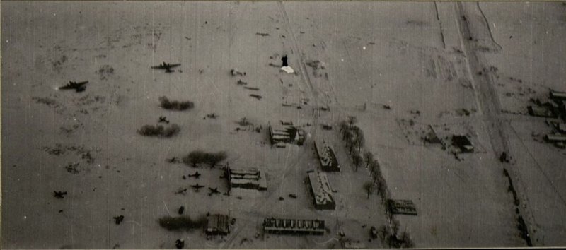 Фотография: После действий штурмовиков на аэродроме Варген