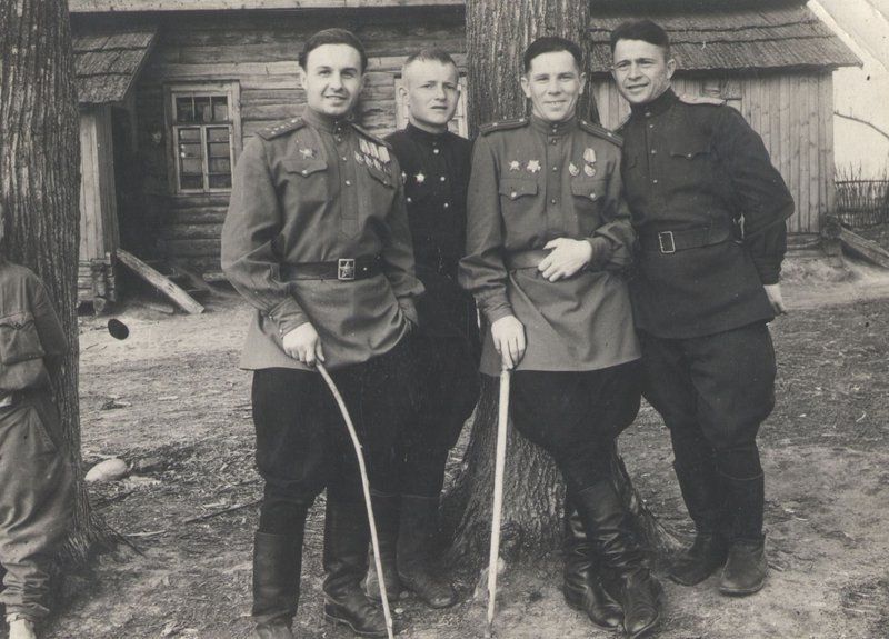 Hero of the Soviet Union Evgraf Iosifovich Selivanov (sitting first right) with his front-line friend
