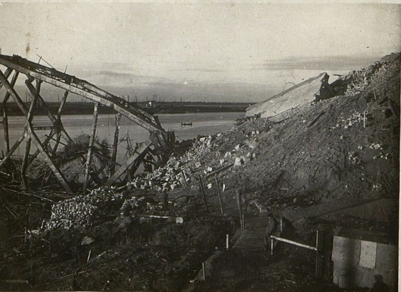 Image: Destruction of the right bank abutment