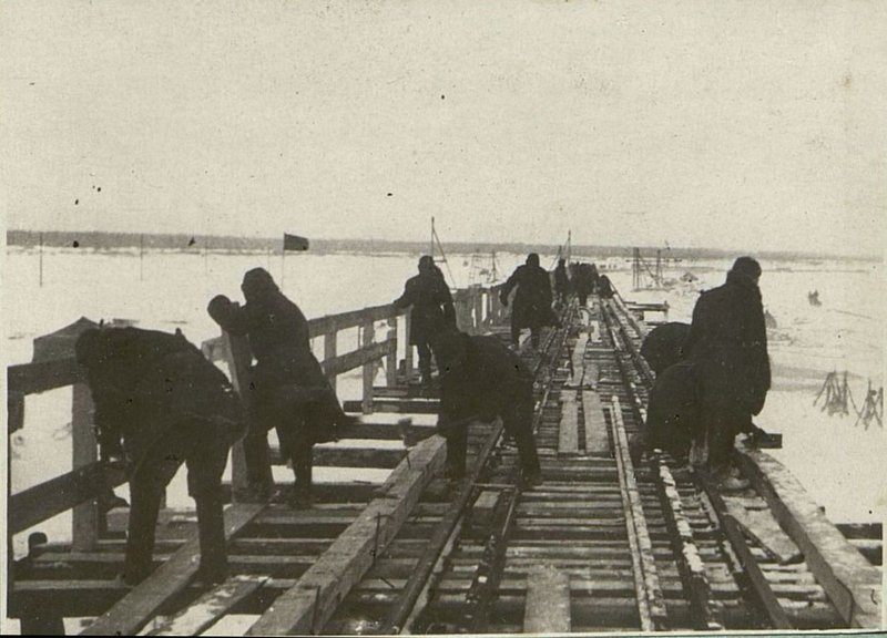Фотография: Установка перил и нашивка настила