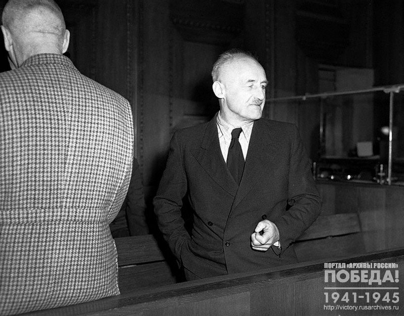 Подсудимый Штрейхер на скамье подсудимых во время Нюрнбергского процесса