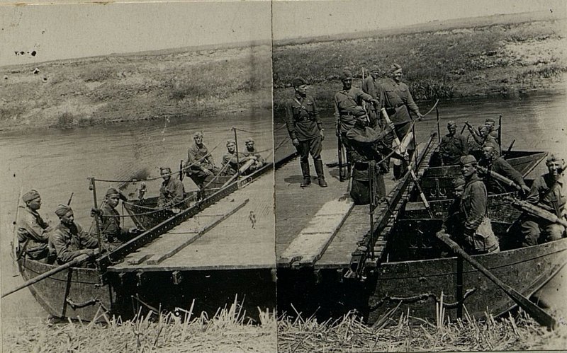 Фотография: Устройство трехлодочного парома III взвода 1-й инженерной роты