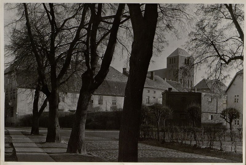 Фотография: г. Варен. Портовая церковь