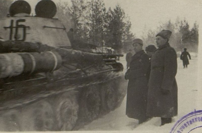 Image: The commander of the armored and mechanized troops of the military formation Major General Bolotnikov checks the combat readiness of the brigade before breaking the blockade of Leningrad