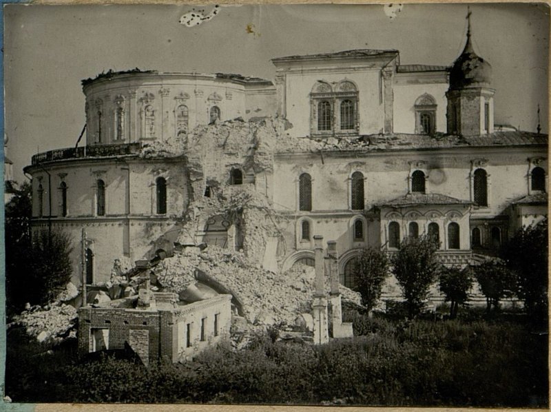 Фотография: Разминирование Ново-Иерасулимского монастыря разрушенного фашисткими ордами в период их Разгрома под Москвой