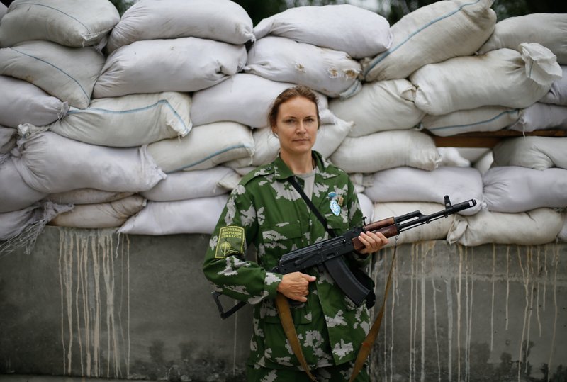 Военные Донецкой народной республики. Журналистка, гражданка Германии Маргарита Зайдлер (Кемпфер), приехавшая воевать на стороне народных ополченцев