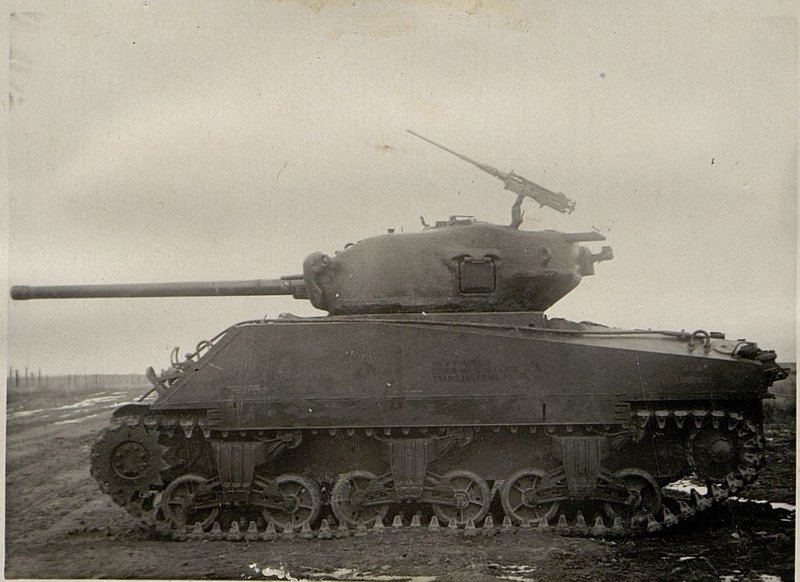 Фотография: Средний танк М4-А2 "Генерал Шерман" (с пушкой 76,2 мм американский)