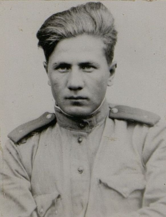 Фотография: Мл. лейтенант Быстров В.С. командир взвода 1 понтонной роты