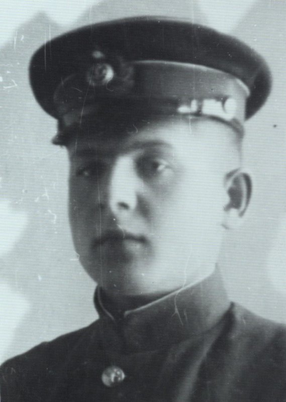 Artilleryman of the 2nd Guards Division of armoured boats of the Dnieper Guards flotilla, Senior Lieutenant A. F. Oduev