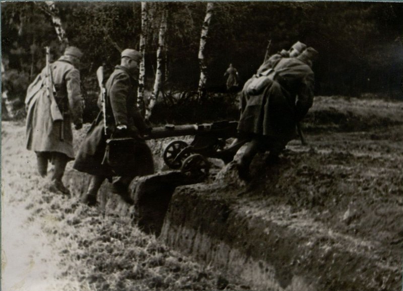 Image: Combat training in the area of the Neisse river before the start of the spring offensive in 1945