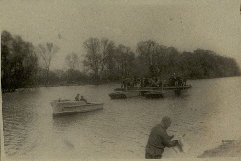 Image: Ferry crossing over the Danube river to Komarno