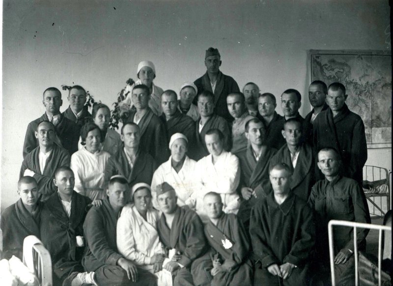 Military doctor Z.S. Bakhtiyarova among the wounded of evacuation hospital 3652 at the station Vasilyevo, Tatar Soviet Republic. 1942