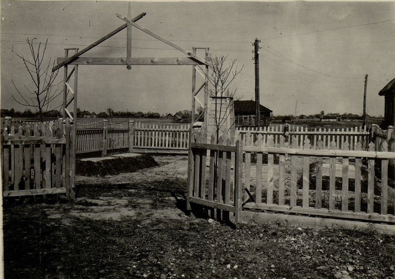 Фотография: Три братских могилы, кладбище в центре с. Радуга Ветковского района