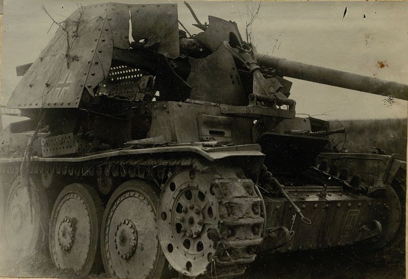 Image: German tank, broken on July 10, 1943 in the area of Ponyri station by 9 battery of 753 Cannon artillery regiment of 5 Artillery division of strategic reserve