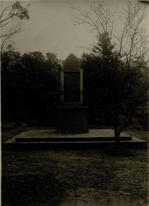 Image: Mass grave, Maoko city (view from the front side)