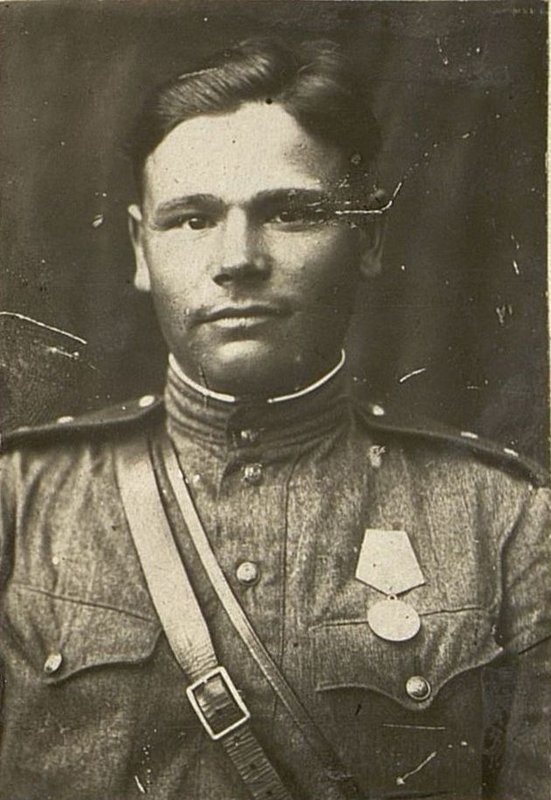 Image: Transport company commander Senior Lieutenant Shchukin