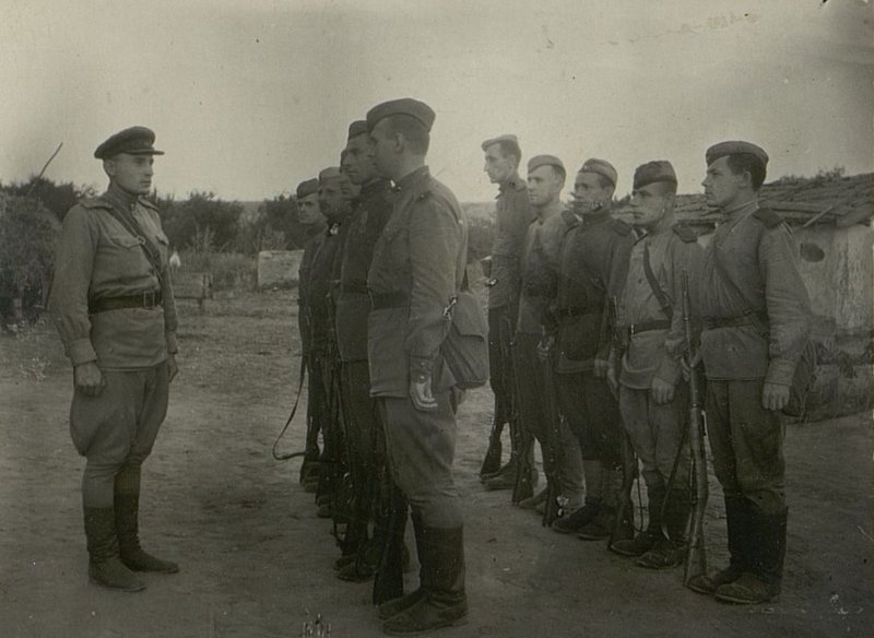 Image: Lieutenant Zhakhovsky instructs and changes the guard