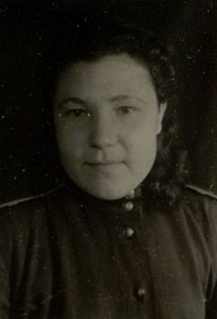 Фотография: Гвардии мл. лейтенант медицинской службы Генералова Н.