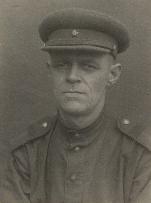 Фотография: Писарь штаба полка старшина Гусев М.В.