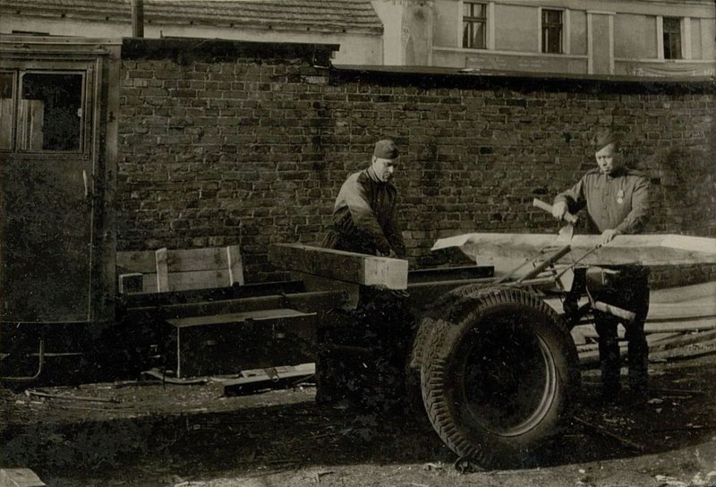 Фотография: Восстановление трофейных автомашин
