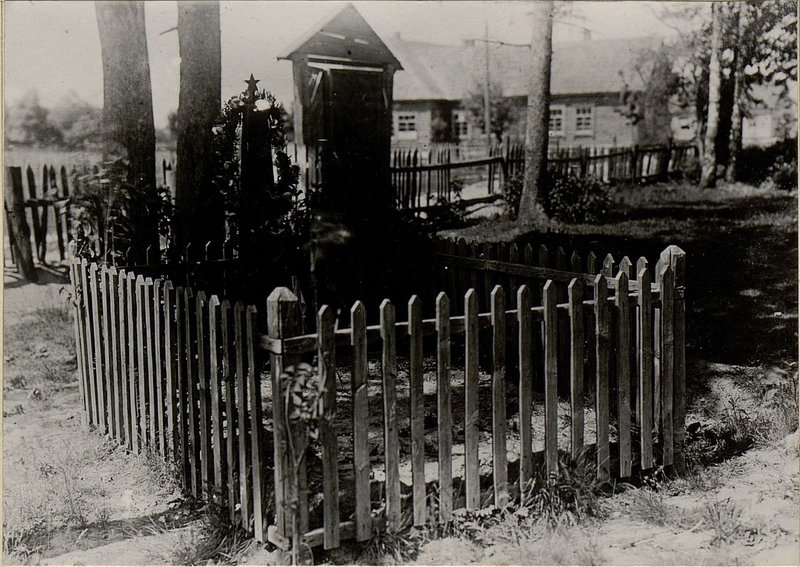 Фотография: Индивидуальная могила расположена в дер. Серяги, Серяжского сельский совет, Слуцкого района, на Северо-Восточной окраине кладбища