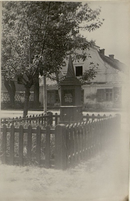 Фотография: Воинское захоронение, г. Поставы, площадь Свободы