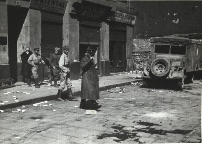 Commander of the 6th Guards Tank Army, Double Hero of the Soviet Union, Colonel General A. Kravchenko (center) in liberated Prague