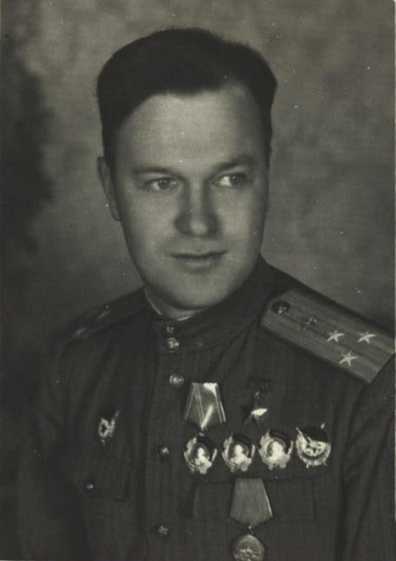 Hero of the Soviet Union, Colonel G. Zimin, Commander of the 240th Nevelskaya Fighter Air Force Division