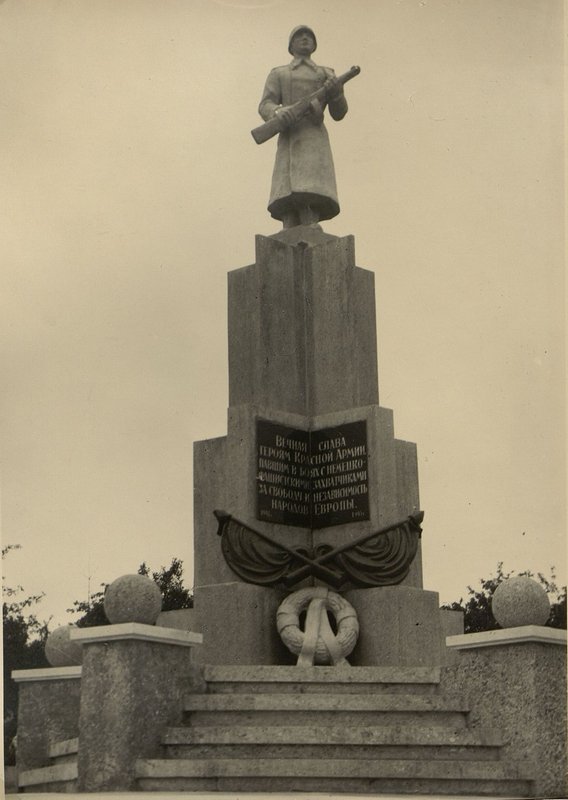 Фотография: с. Поттшах. Общий памятник на воинском кладбище