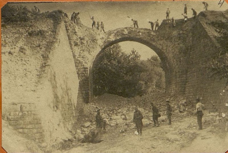 Image: Destroyed stone pipe - overpass at 44 km of the main complex 4 + 50 Otv. 5.9 m. Potutory - Khodorov