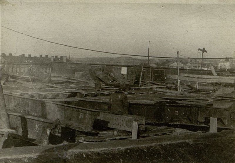 Фотография: Общий вид разрушенного путепровода на ст. Львов-Главный