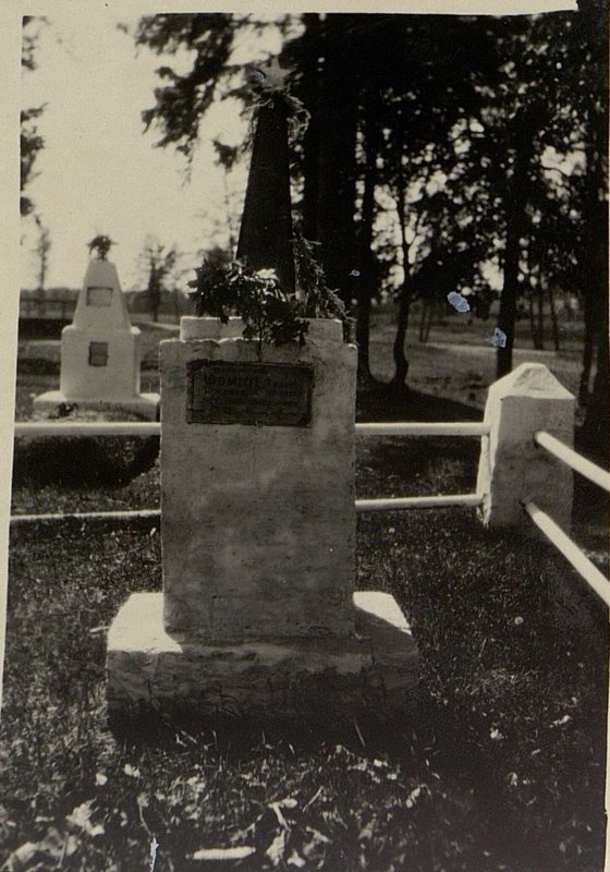 Image: Military burial of Captain Fomin F.K., Skidel, on the eastern outskirts, on the left bank of the Skidlyanka river, 60 m from the bridge