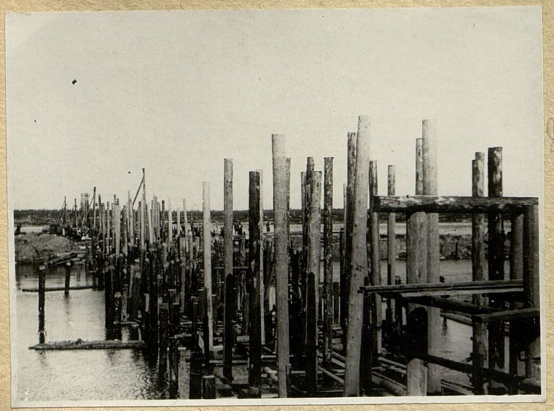Фотография: Обустройство опор моста