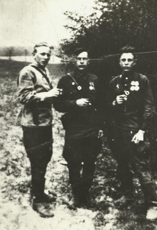 Scouts of the 415th company of the 348th rifle division. Left - Bukin Pavel Vasilievich, right - V.S. Cherdantsev