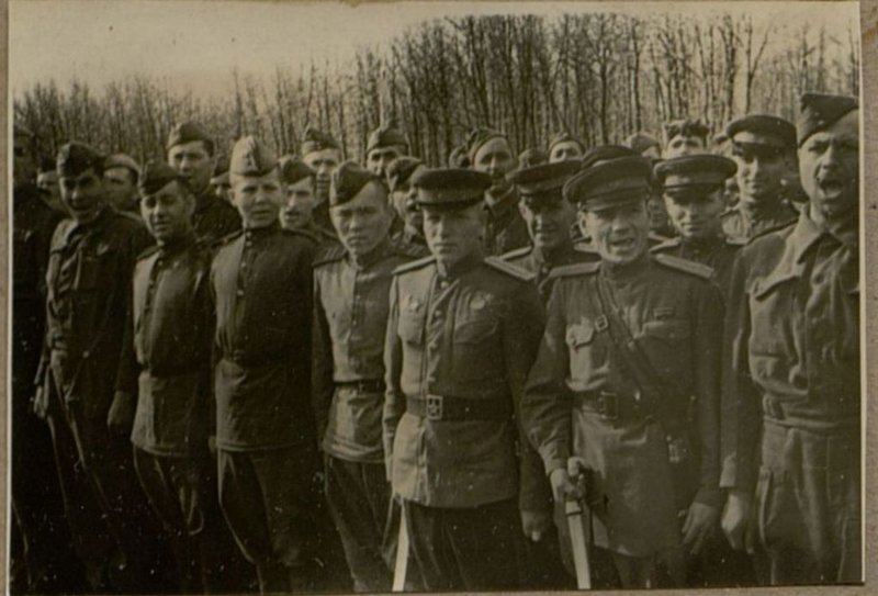 Фотография: Проведение митинга в полку
