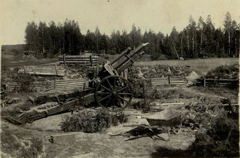 Фотография: Подорванное орудие