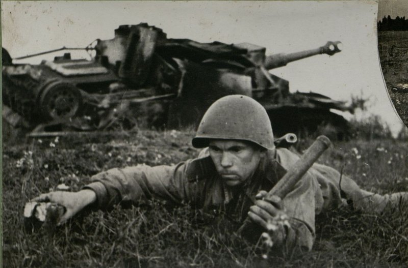 Image: Sapper Sergeant Zhukov paves the way for the infantry