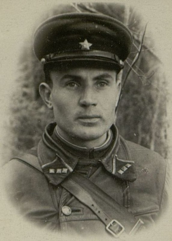 Image: T-34 platoon commander Senior Lieutenant VV Antonyuk