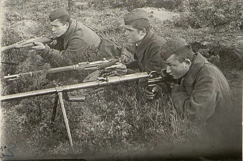 Image: Anti-tank crew S.V. Saltseva destroyed 2 heavy machine guns and blew up an ammunition depot