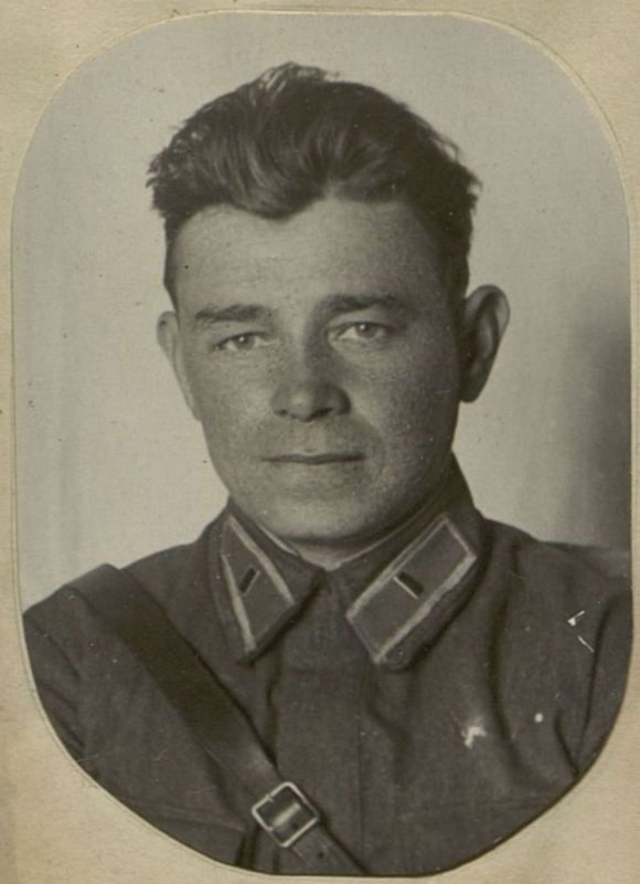 Фотография: Начальник штаба 2 батальона капитан Тарасов