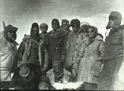 Группа восхождения на Эльбрус воинов-альпинистов для снятия немецких флагов и водружения советских