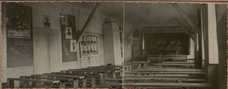 Фотография: Внутренний вид клуба полка в районе Коакнасе, оформленный сержантом С.В. Овчинниковым